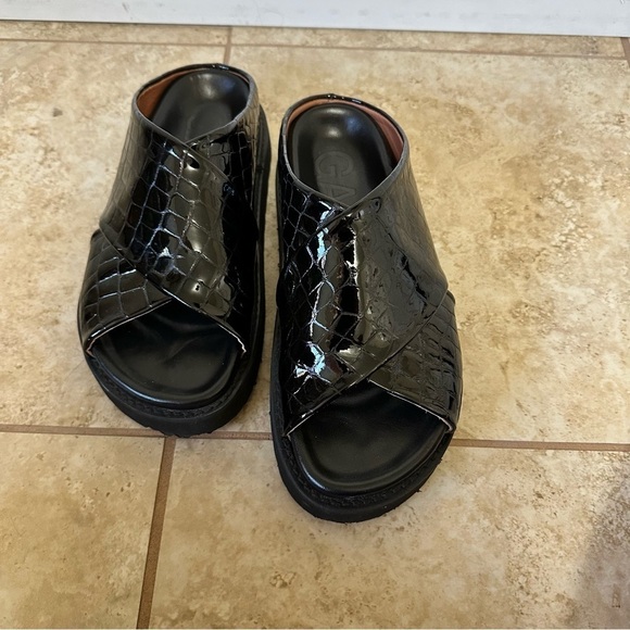 GANNI CROSS OVER PATENT LEATHER SNAKE SANDAL size 37 - Picture 9 of 9